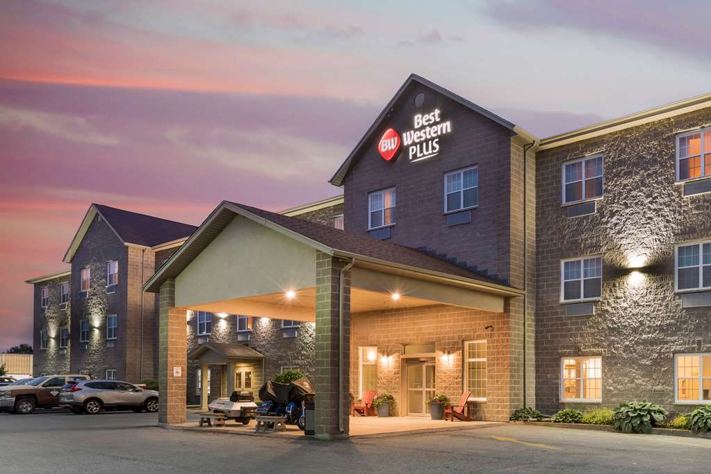 Exterior Best Western Plus Liverpool Hotel & Conference Centre Liverpool (902)354-2377