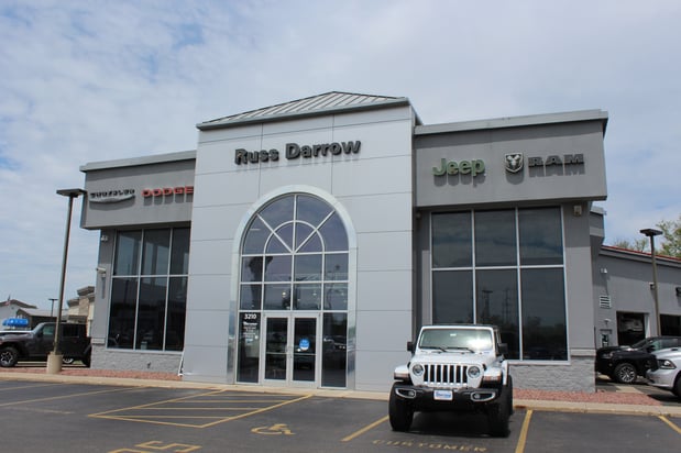 Images Russ Darrow Chrysler Dodge Jeep RAM of West Bend Service Center