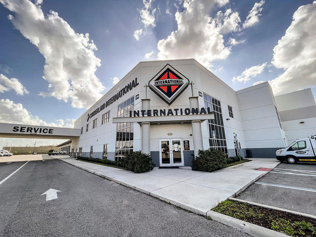 Images Cumberland International Trucks