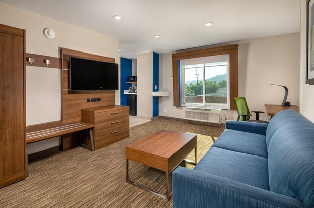 Images Holiday Inn Express & Suites Chatsworth by IHG