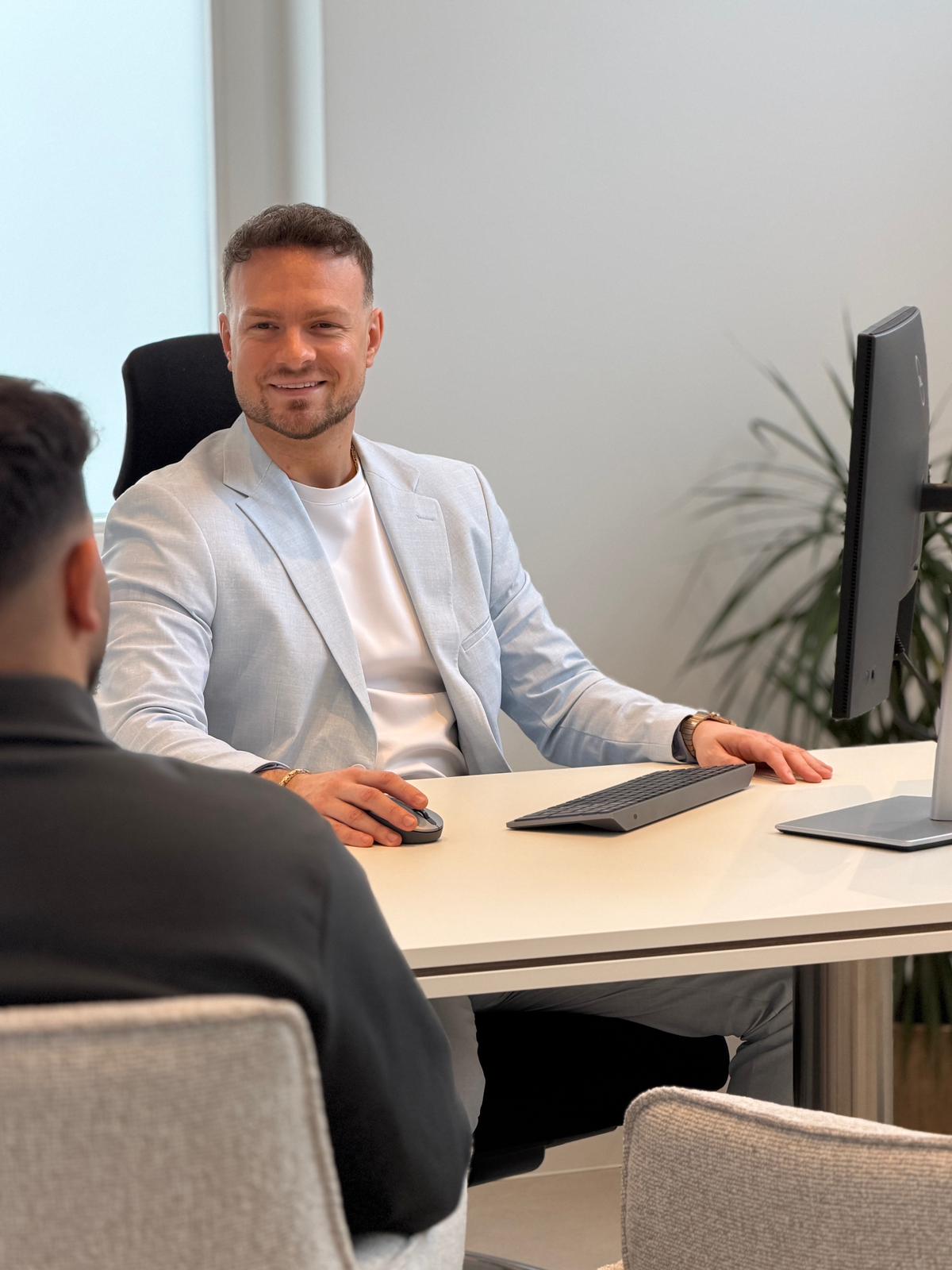 Bild 2 HDI Versicherungen: Taulant  Hajdini in Flein