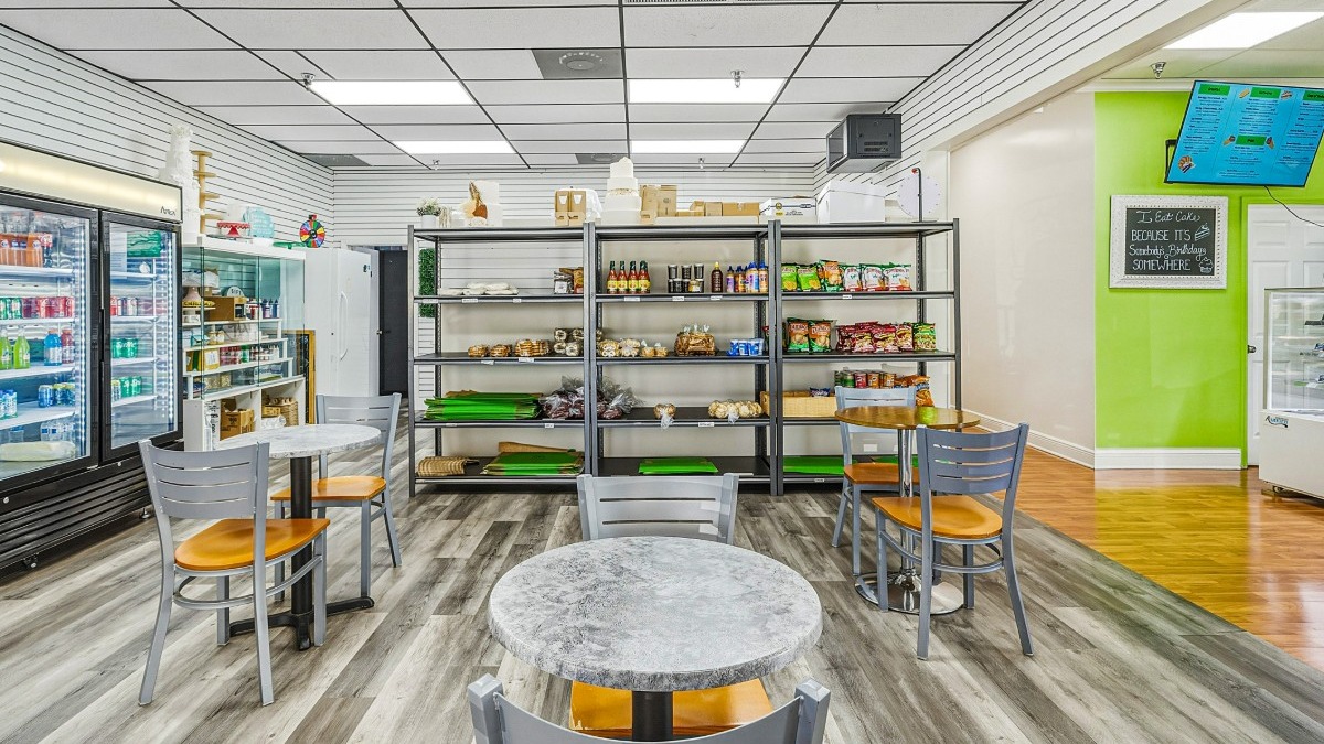 Enjoy our fresh made pastries and delicious desserts in the dining room at Cakes D' Sabores in Deerf 