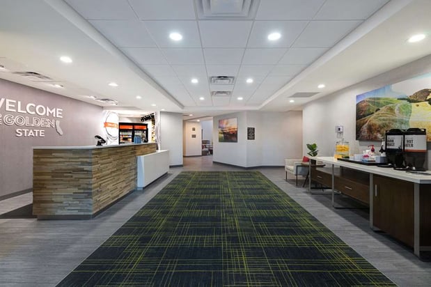 Images Hampton Inn & Suites Marina