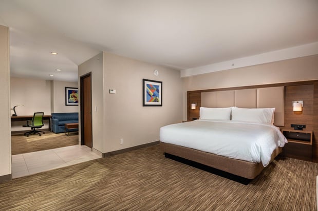 Images Holiday Inn Express & Suites Chatsworth by IHG