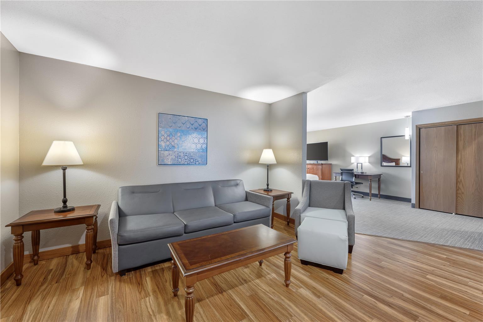Single King Suite with Whirlpool