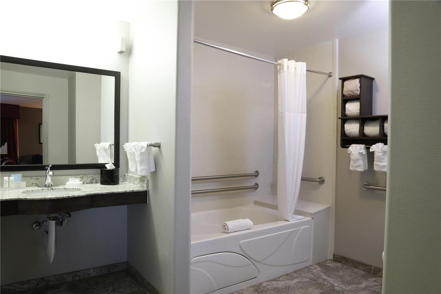 Guest room bath