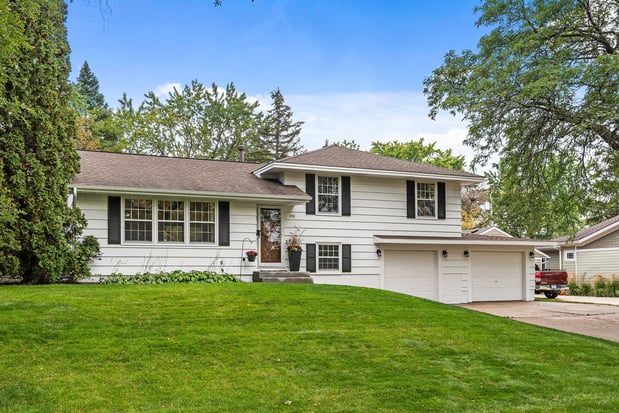 Images The Moeller Group - Niki Moeller- Twin Cities Real Estate