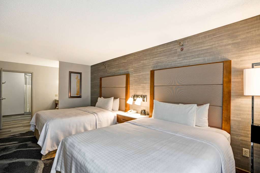 Guest room Homewood Suites by Hilton Chicago-Downtown Chicago (312)644-2222