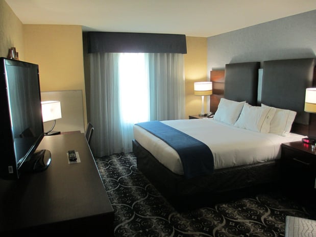 Images Holiday Inn Express & Suites Kansas City Airport by IHG
