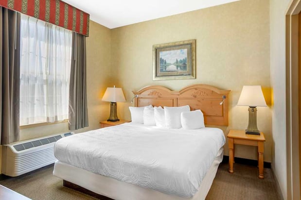 Images Best Western Plus Revere Inn & Suites