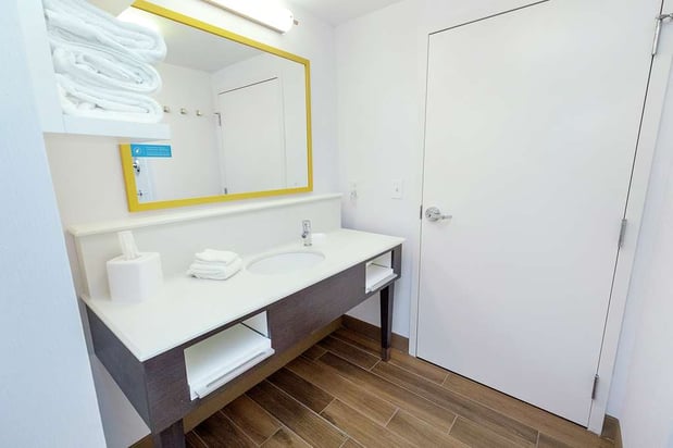 Images Hampton Inn & Suites Morgantown / University Town Centre