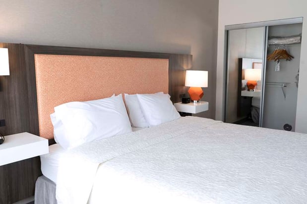Images Hampton Inn and Suites Seal Beach