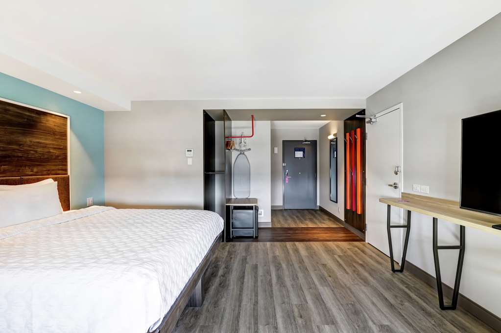 Guest room amenity Tru by Hilton Edmonton Windermere Edmonton (780)752-8781