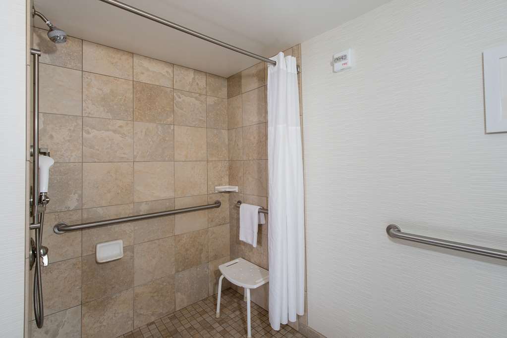 Guest room bath