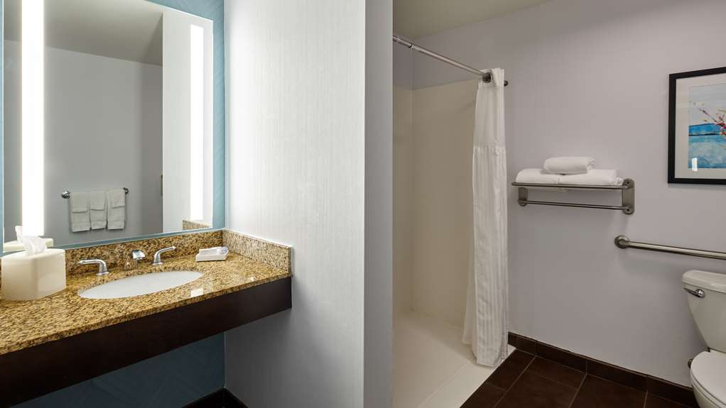 Guest room bath