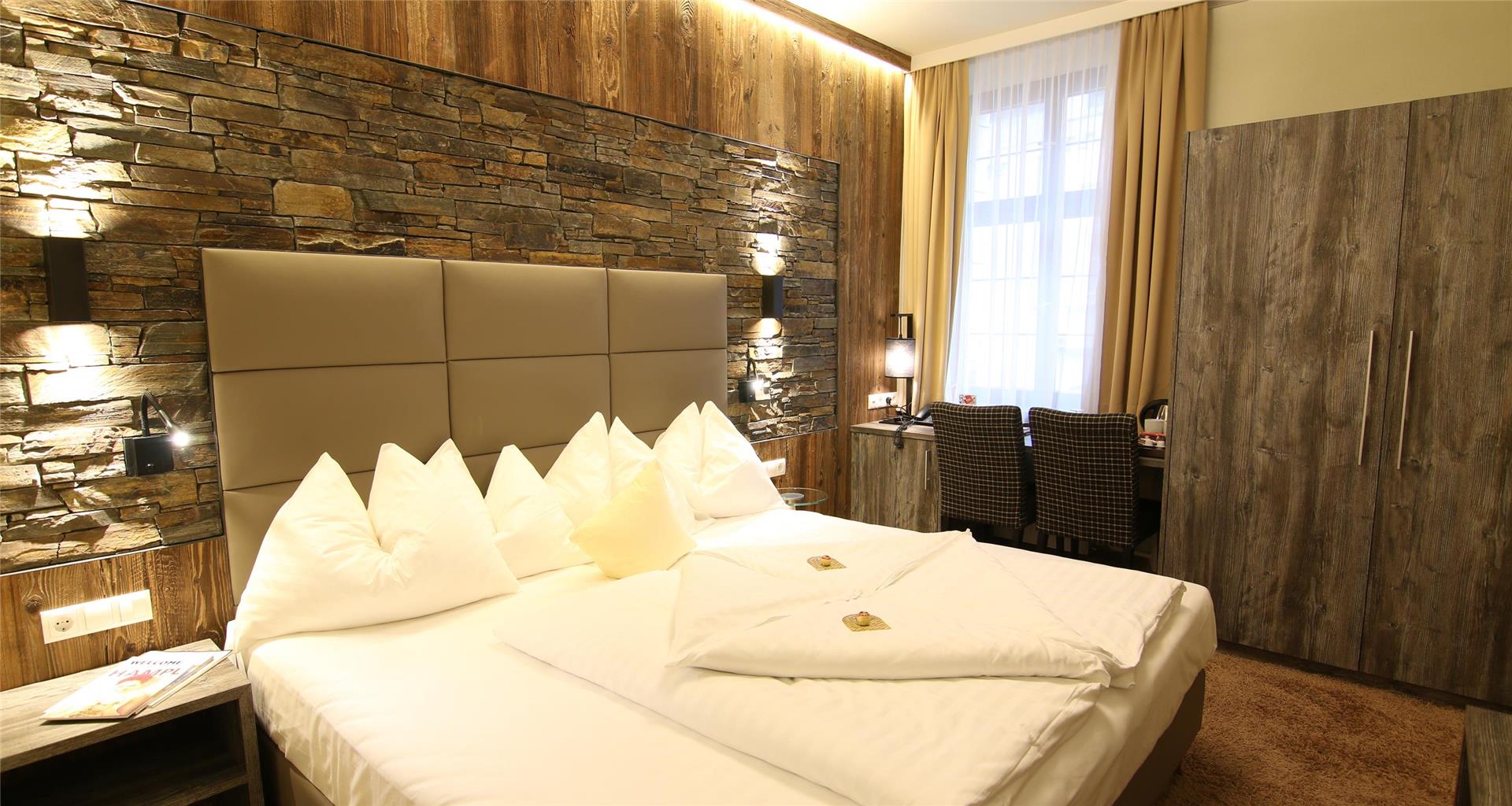 Hotel Goldener Adler, BW Signature Collection, Herzog - Friedrich Str 6 in Innsbruck