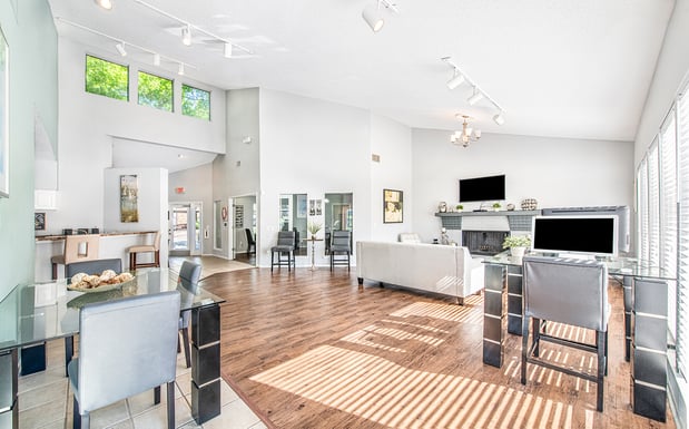 Images MAA Tiffany Oaks