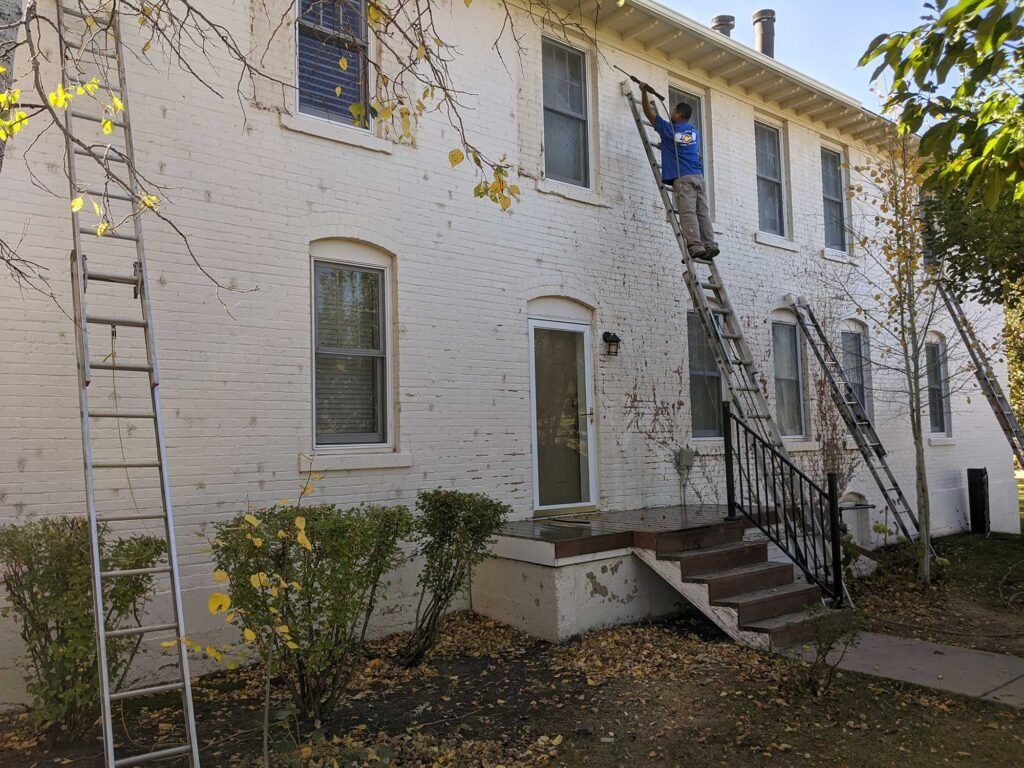 4 Corners Exteriors Image