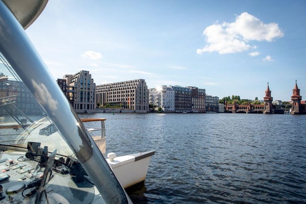 Bilder Solarwaterworld Hafen: Schiffsrundfahrten und Sightseeing Touren in Berlin mit Solar-Katamaran