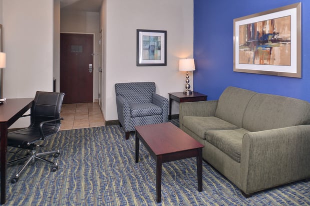 Images Holiday Inn Express & Suites San Antonio South by IHG