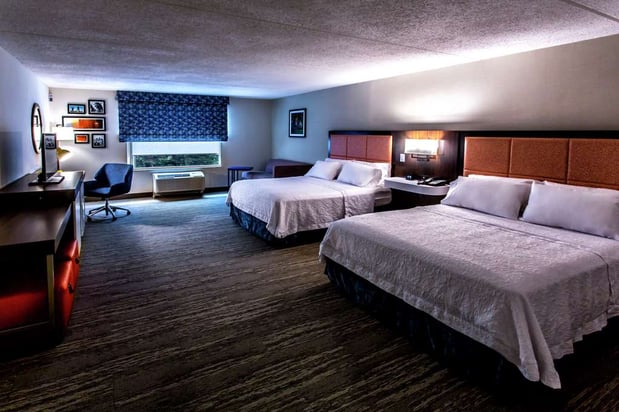 Images Hampton Inn & Suites Staten Island