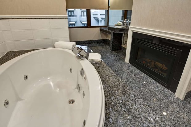 Images The Cincinnatian Hotel, Curio Collection by Hilton