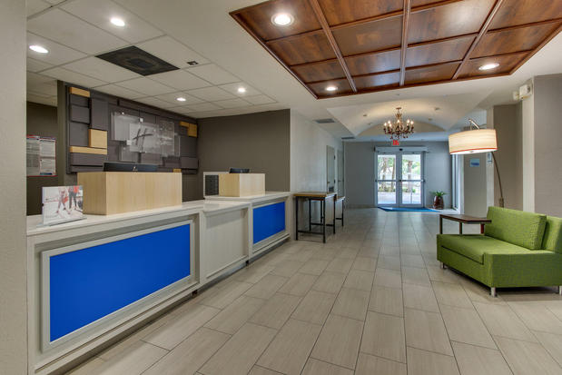 Images Holiday Inn Express West Palm Beach Metrocentre by IHG