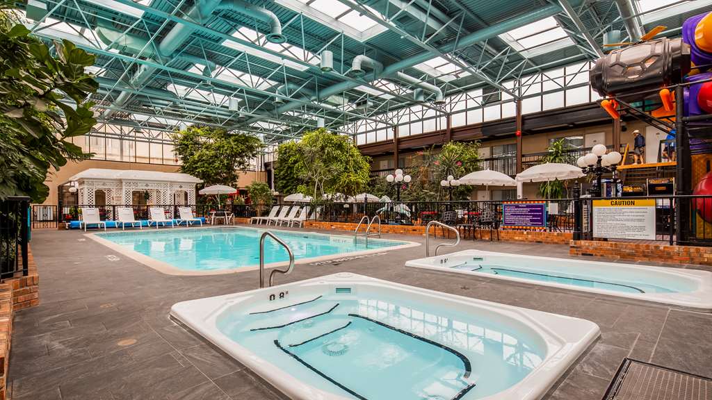 Indoor Pool Best Western Plus Cairn Croft Hotel Niagara Falls (905)356-1161
