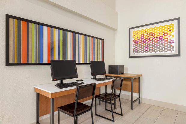 Images Holiday Inn Express & Suites Sarasota East - I-75 by IHG