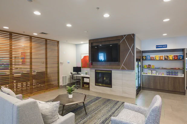 Images Holiday Inn Express & Suites Marquette by IHG