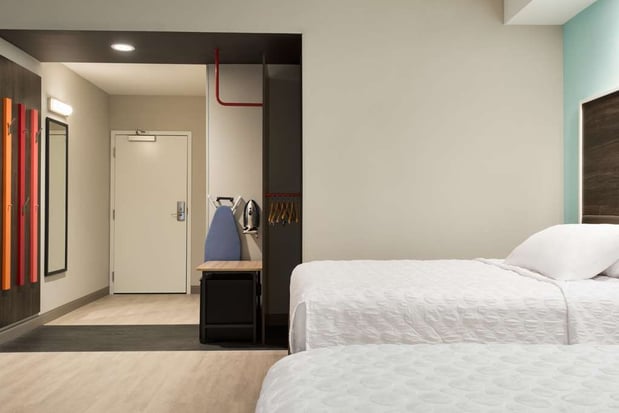 Images Tru by Hilton Cedar Rapids Westdale