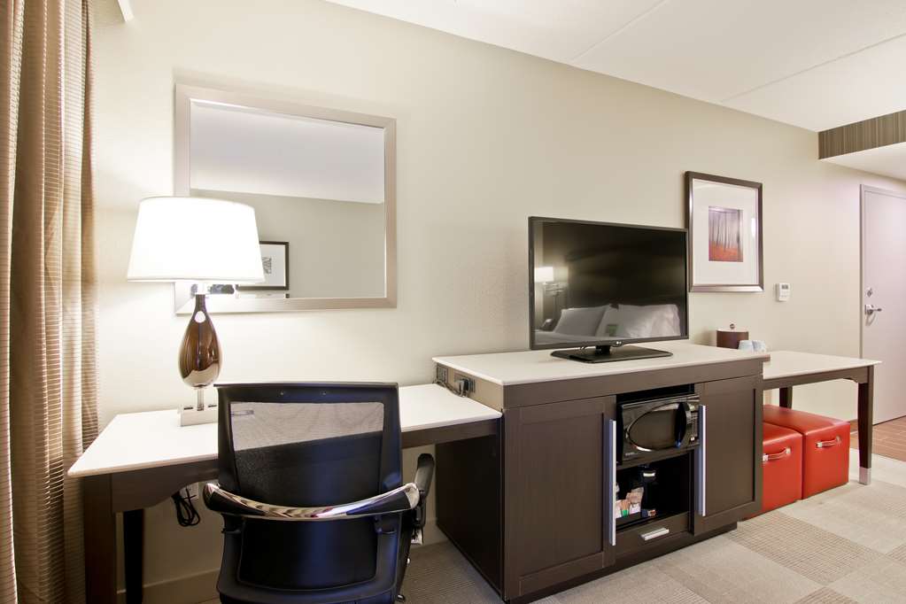Guest room Hampton Inn & Suites by Hilton Toronto Markham Markham (905)752-5600