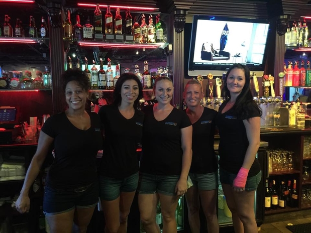 Images Marina 84 Sports Bar & Grill