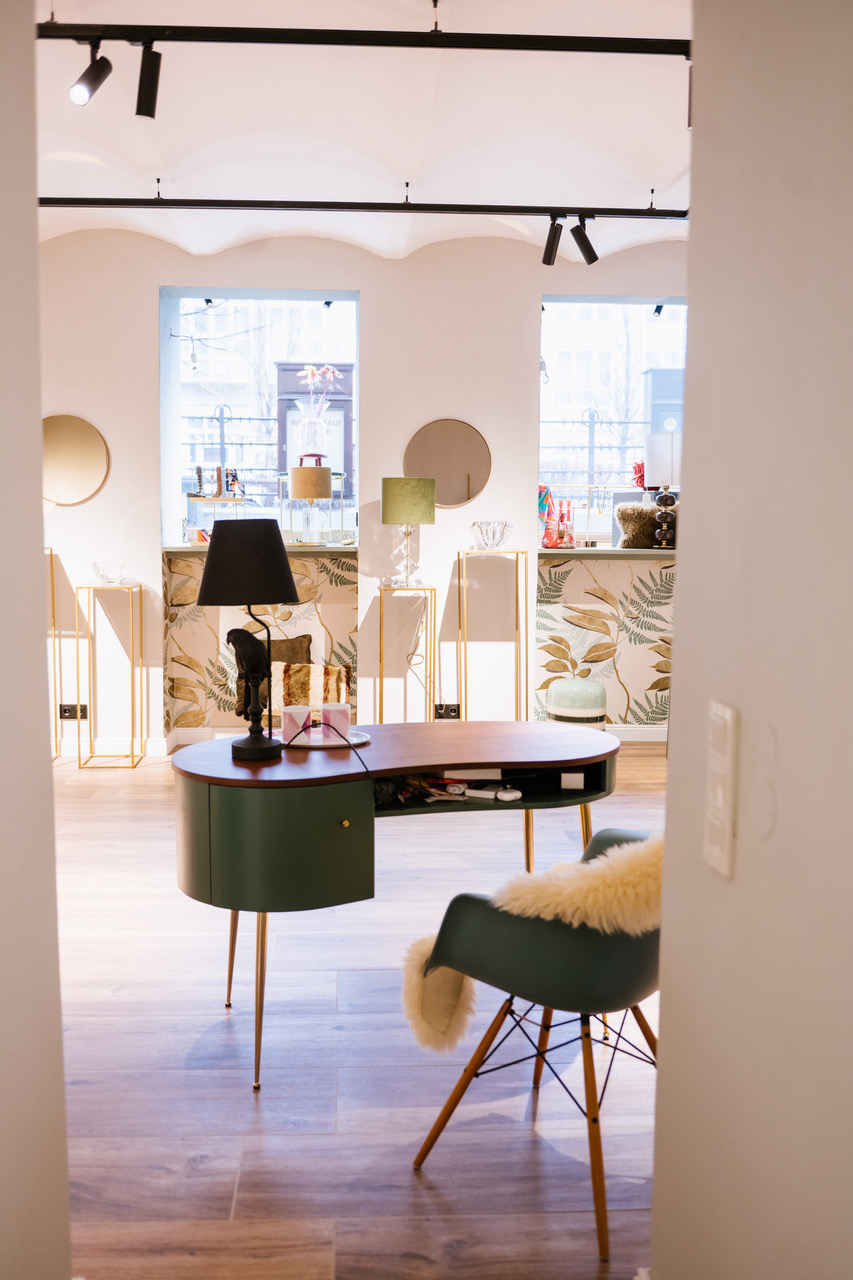 Bild 1 von HOLLY INTERIORS