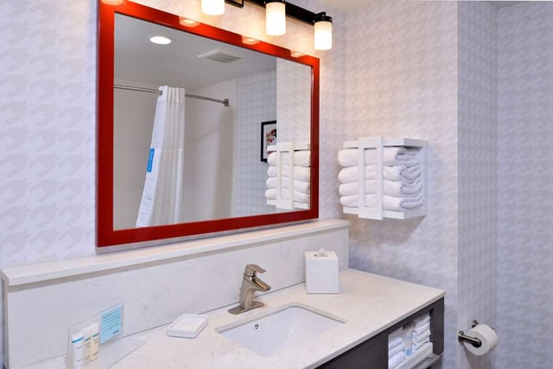 Images Hampton Inn & Suites Greensboro Downtown