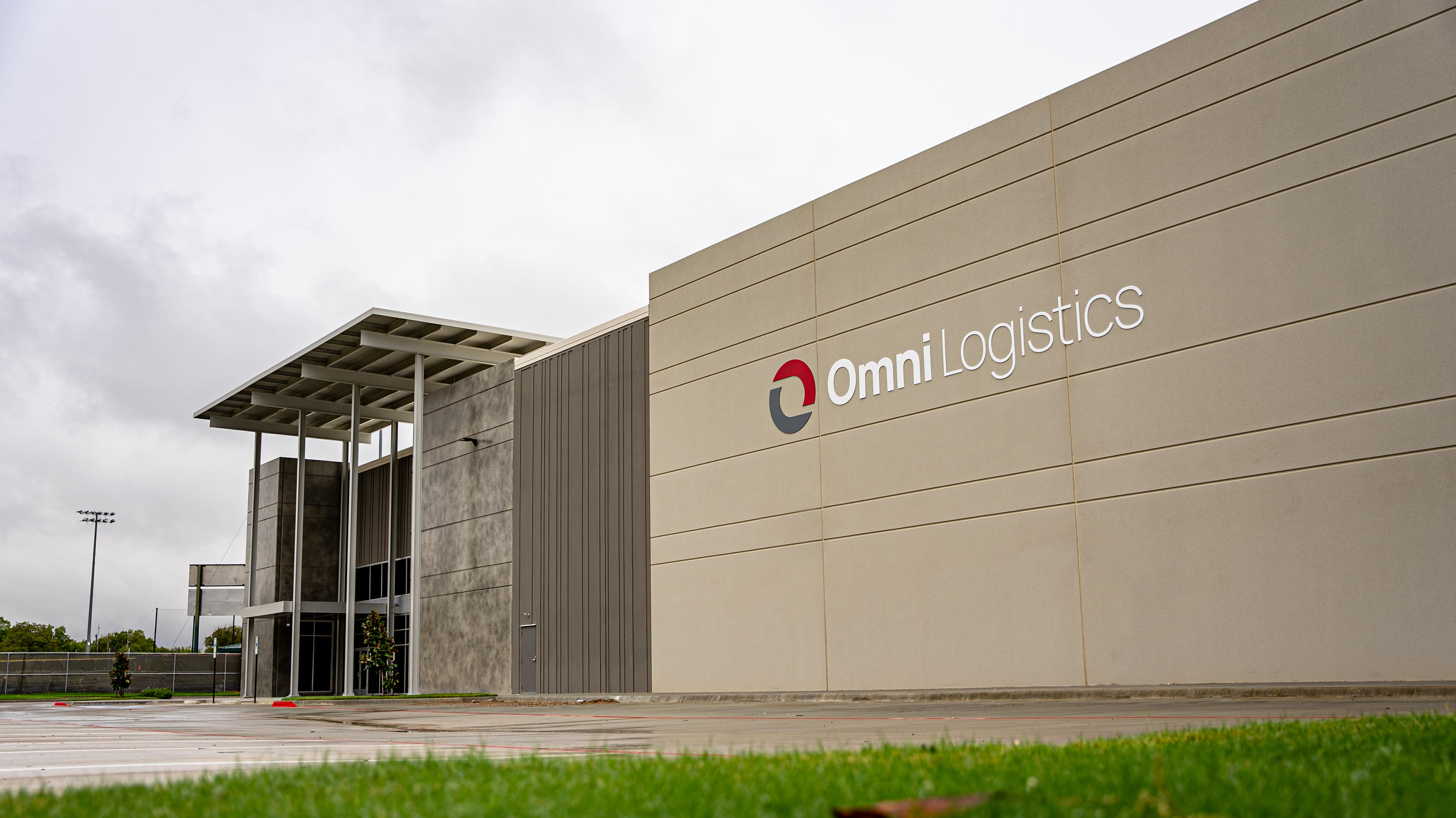 Exterior of Building A, main entrance of Omni Logistics' Dallas Campus Omni Logistics - Dallas Campus Euless (817)410-9225