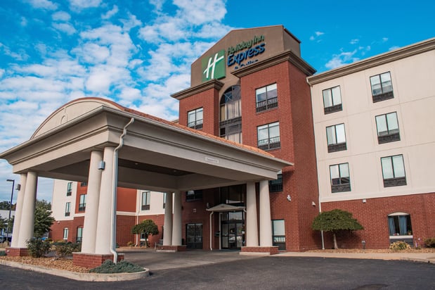 Images Holiday Inn Express & Suites New Philadelphia by IHG