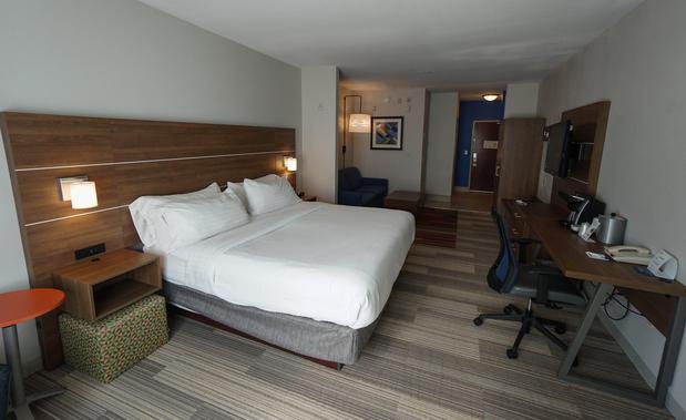 Images Holiday Inn Express & Suites Savannah - Midtown, an IHG Hotel