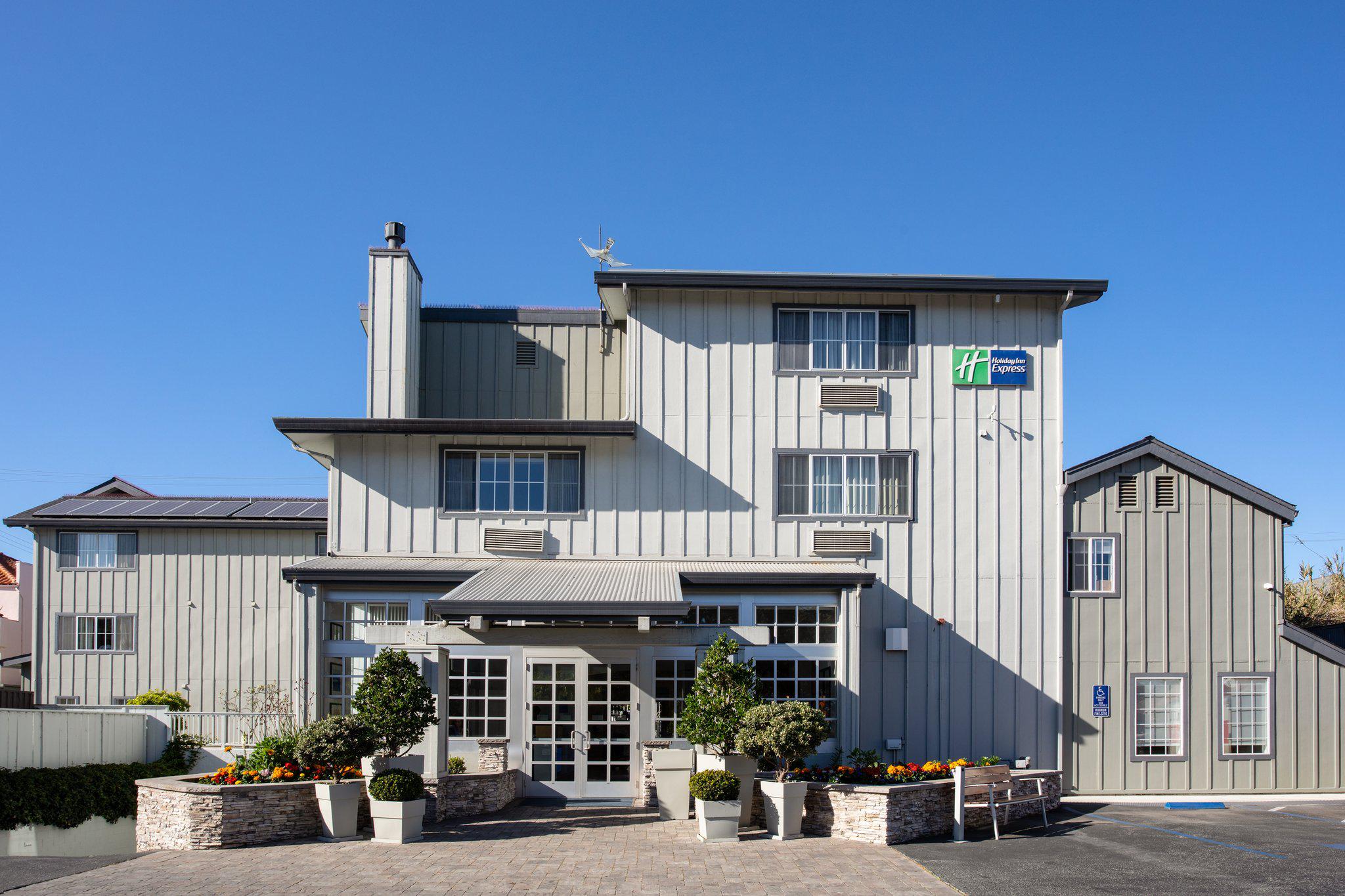 Holiday Inn Express Monterey-Cannery Row, an IHG Hotel
