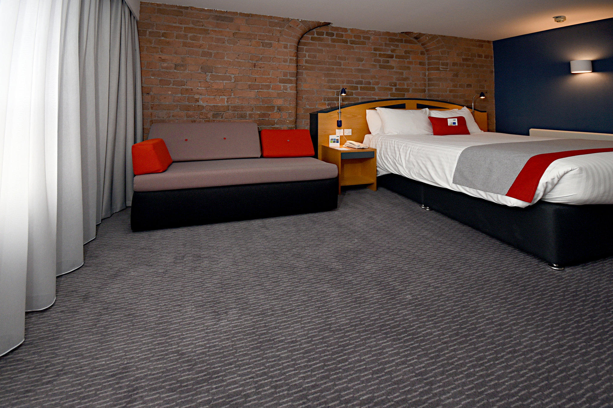 Holiday Inn Express Liverpool - Royal Albert Dock, an IHG Hotel Liverpool 08448 757575