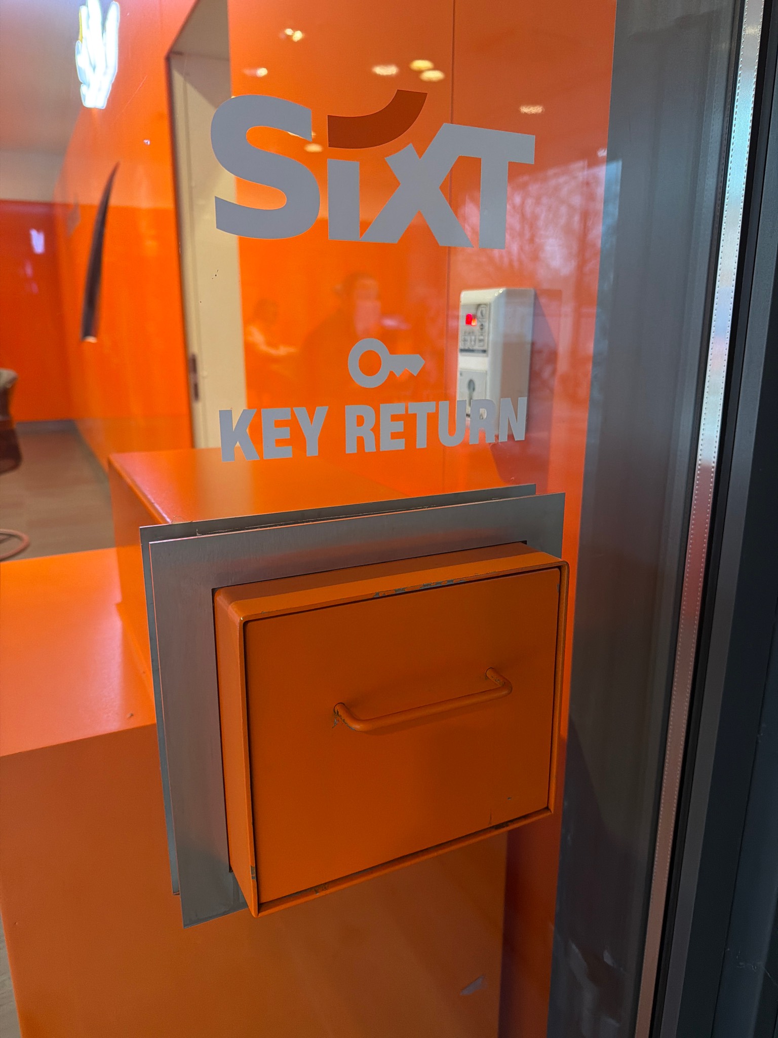 SIXT Autovermietung Wiesbaden Zentrum/Hauptbahnhof, Bahnhofsplatz 3, Lilien-Carre in Wiesbaden
