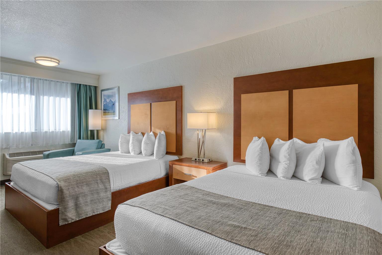 Double Queen Guest Room (Poolside)
