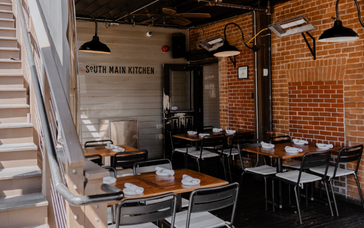 South Main Kitchen outdoor patio. South Main Kitchen Alpharetta (678)691-4622