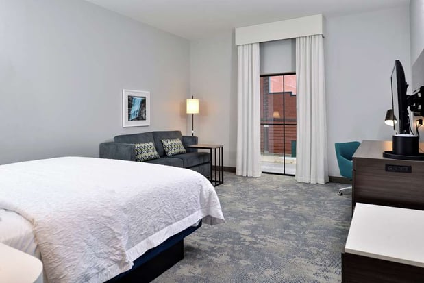 Images Hampton Inn Cedar Falls Downtown