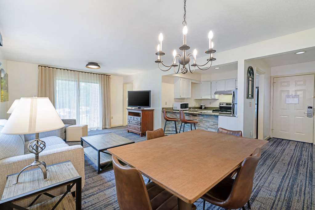 2 Queen Suite