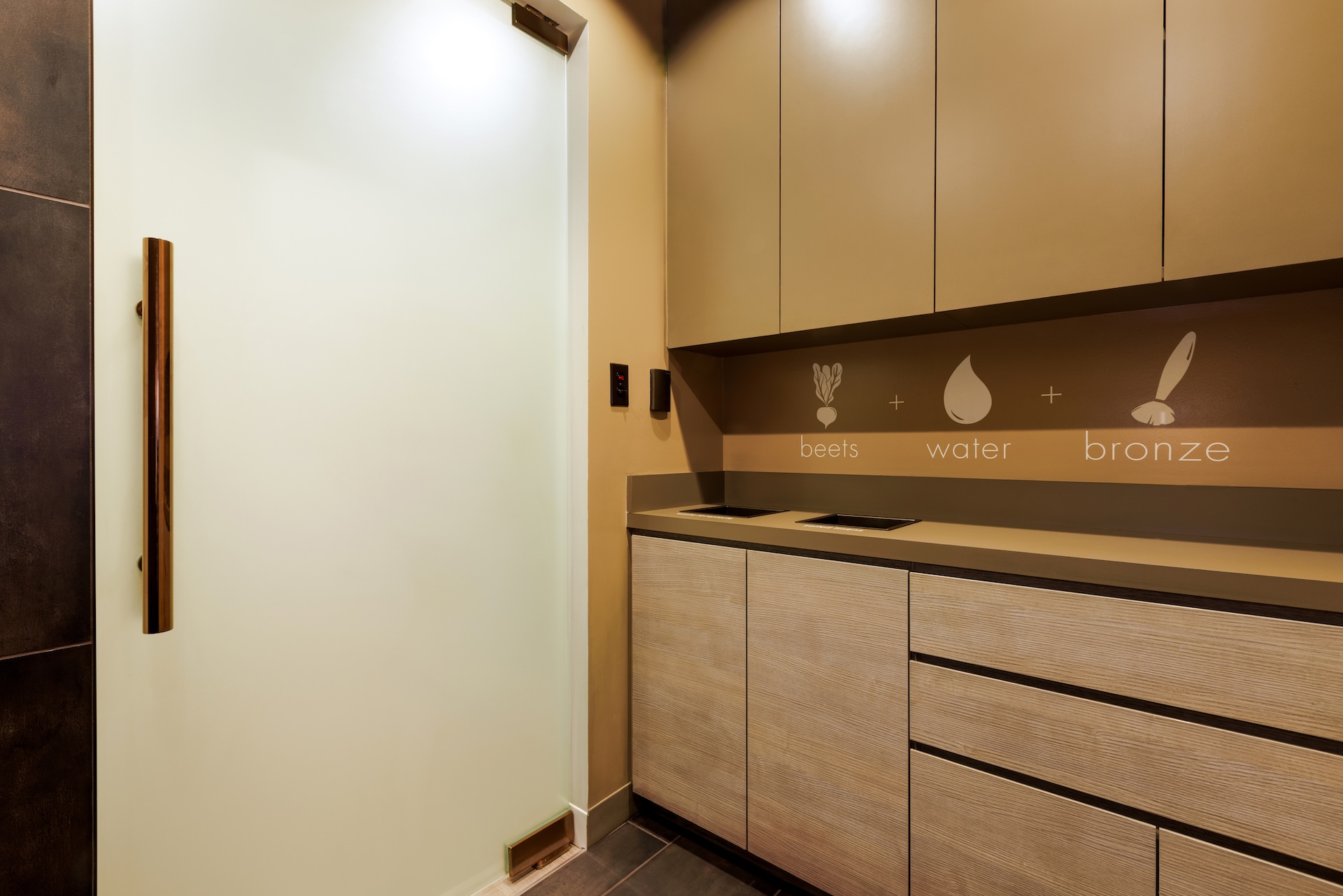 SUGARED + BRONZED Venice Tanning Room