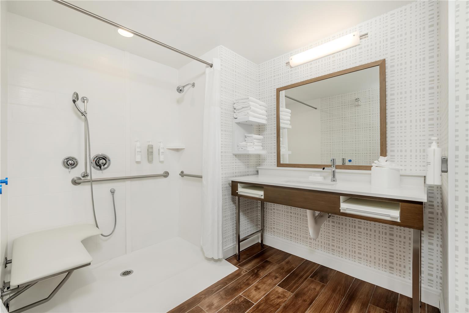 Guest room bath 