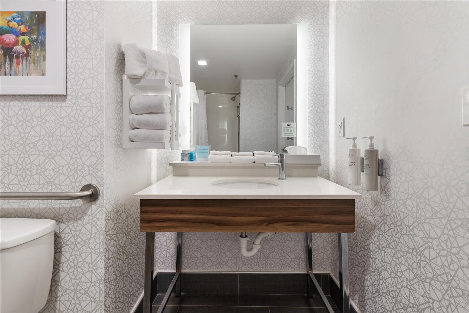Guest room bath