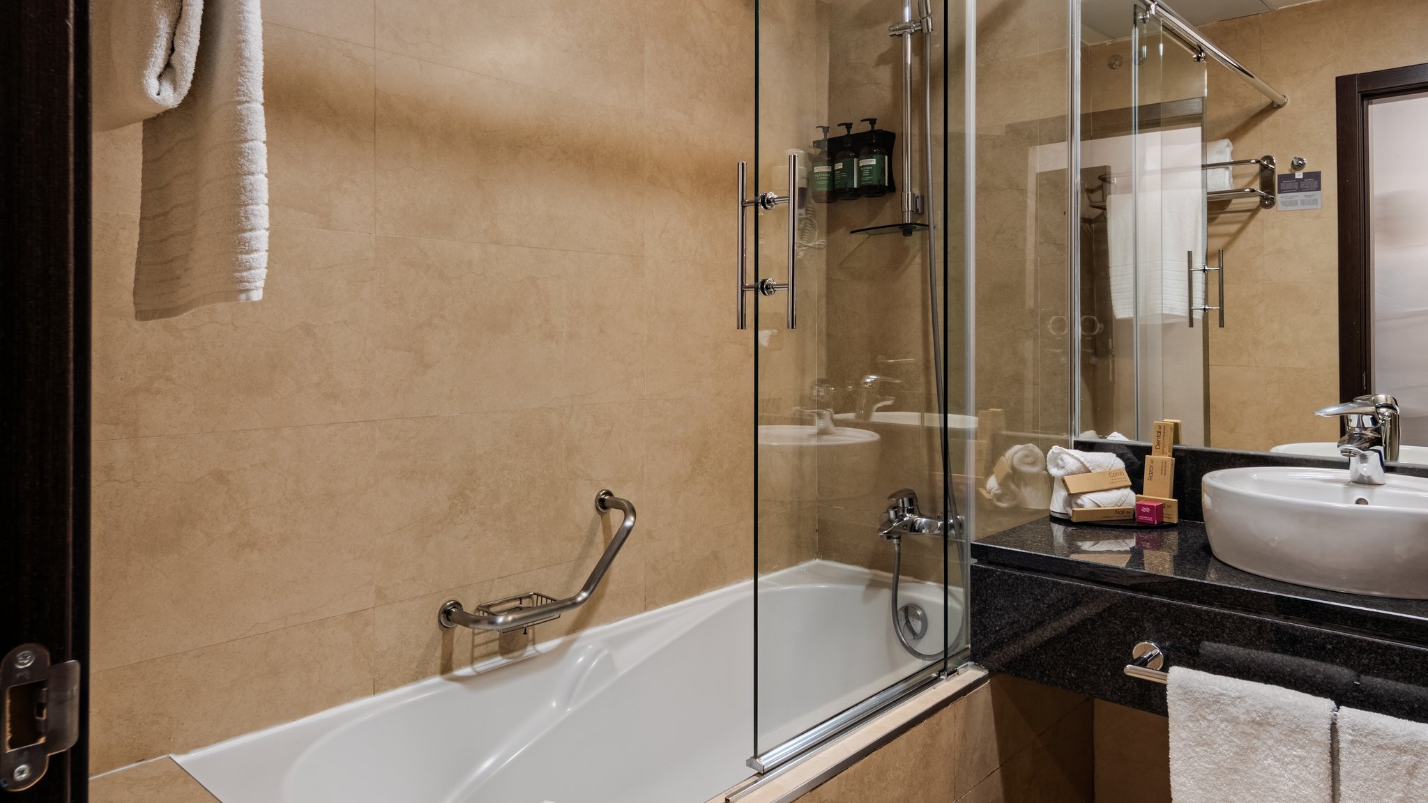 Images Crowne Plaza Madrid Airport by IHG