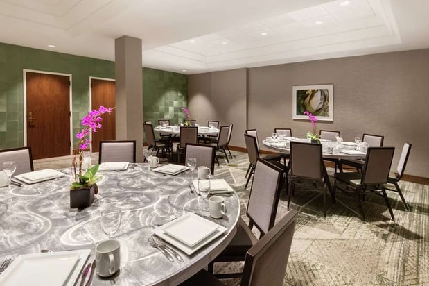 Images Embassy Suites by Hilton Tysons Corner